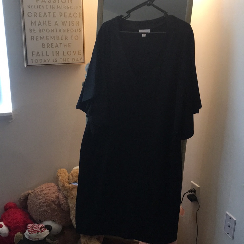 Black wide sleeve dress with v neck